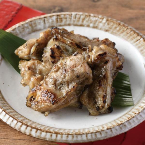 鶏一羽からたった1個しか取れない希少なヤゲン軟骨を強火の炭火で焼き上げました。◇最終加工地：中国◇主要原材料：鶏軟骨、鶏皮、しょうゆ、でん粉、糖類(砂糖、ぶどう糖)、食塩、小麦粉、香辛料、チキンエキス/調味料(アミノ酸等)、他(一部に小麦を...