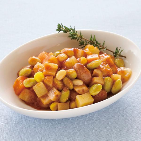 枝豆、大豆、金時豆の3種のお豆と4種の野菜が入ったトマト煮です。◇最終加工地：中国◇主要原材料：トマト、じゃがいも(遺伝子組換え不分別)、にんじん、枝豆、れんこん、とうもろこし、トマトケチャップ、大豆、他(一部に小麦を含む)◇内容量：500...