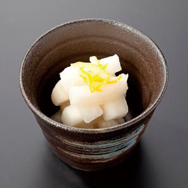 新鮮な青首大根の味を活かし、ゆずを加えあっさりと仕上げました。◇最終加工地：日本◇主要原材料：大根(日本)、ゆず、漬け原材料(砂糖・異性化液糖、食塩、発酵調味料、醸造酢)/調味料(アミノ酸等)、酸味料◇内容量：1kg◇調理方法：流水解凍注意...