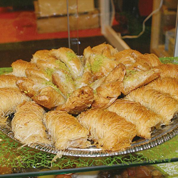 整形後オーブンで加熱、海老などを巻いて揚げるなどしてお使いください。◇最終加工地：ギリシャ◇主要原材料：小麦粉、でん粉、醸造酢、食用ひまわり油、食塩/乳化剤(大豆由来)、(一部に小麦を含む)◇内容量：500g◇調理方法：冷蔵庫内解凍・自然解...