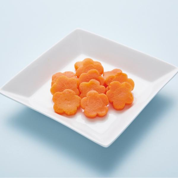 本品は良質な原料を使用し、新鮮な風味を生かすように処理の上、急速凍結したものです。◇最終加工地：中国（中国）◇主要原材料：にんじん◇内容量：500g◇調理方法：凍ったまま沸騰したお湯で２〜３分湯がき、お好みの料理にご使用ください注意:●パッ...