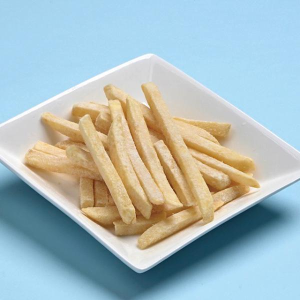 付け合わせでもメインでも様々使えるシューストリング形状のフライドポテト。◇最終加工地：中国◇主要原材料：ばれいしょ／植物油脂◇内容量：1kg (約7mm)◇調理方法：凍ったまま、揚（約170℃）約3分注意:●パッケージなどは変更になる場合が...