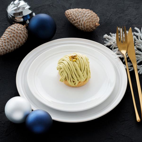 ピスタチオ風味の色鮮やかなモンブラン。アーモンドパウダー配合のスポンジがナッツの香ばしさを際立てます。◇最終加工地：日本(福岡)◇主要原材料：ホイップクリーム(植物油脂、脱脂粉乳、その他)(国内製造)、カスタード(加糖卵黄、砂糖、脱脂濃縮乳...