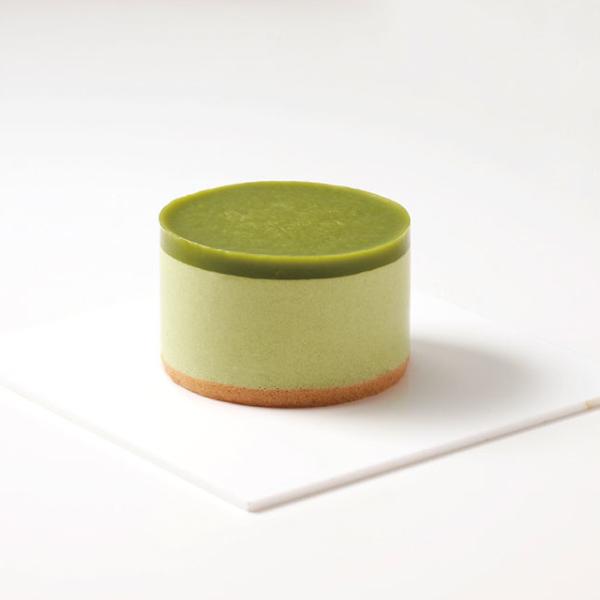 スポンジ生地に、宇治抹茶を使用したムースと、グラサージュを合わせました。◇最終加工地：日本(宮崎)◇主要原材料：乳等を主要原料とする食品(国内製造)、牛乳、砂糖、全卵、小麦粉、水あめ、でん粉分解物、ゼラチン、抹茶、洋酒、油脂加工品、クロレラ...