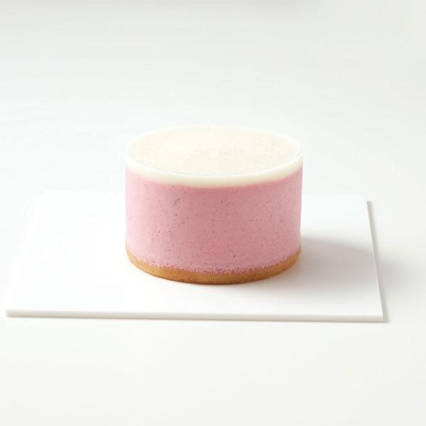 スポンジ生地に、とちあいかのピューレを使用したいちごムースと練乳風味のグラサージュを合わせました。◇最終加工地：日本(宮崎)◇主要原材料：乳等を主要原料とする食品(国内製造)、牛乳、いちごピューレ(いちご、砂糖)、砂糖、水あめ、全卵、小麦粉...