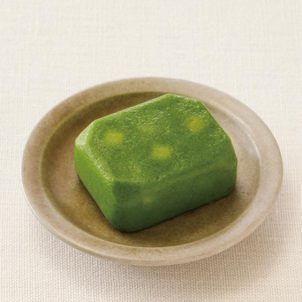 舌でつぶせるかたさの惣菜ムースです。自然解凍、加熱調理、どちらも可能です。1個(30g)当たり約50kcal。味付け済のため盛り付けるだけの簡便商品です。◇最終加工地：日本(鳥取)◇主要原材料：ほうれん草ペースト(中国製造)、植物油脂、食物...