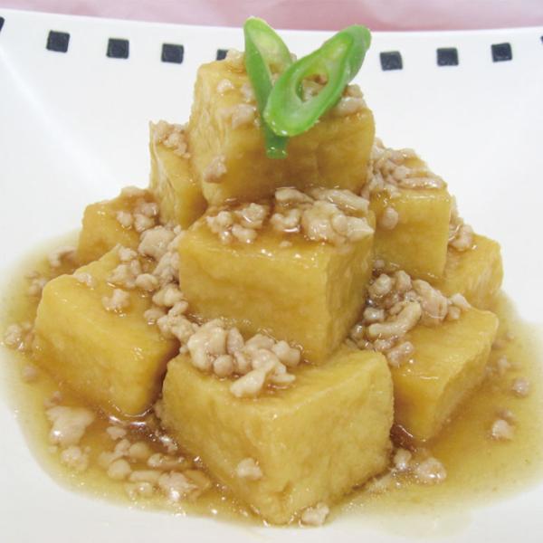 豆乳濃度が高くなめらか食感の絹豆腐の厚揚げ、独自製法で荷崩れせず出汁や味をしっかりと吸い込みます。◇最終加工地：日本(島根)◇主要原材料：大豆(アメリカ又はカナダ)、食塩、揚げ油(植物油)／加工デンプン、凝固剤(塩化Mg)、(一部に大豆を含...