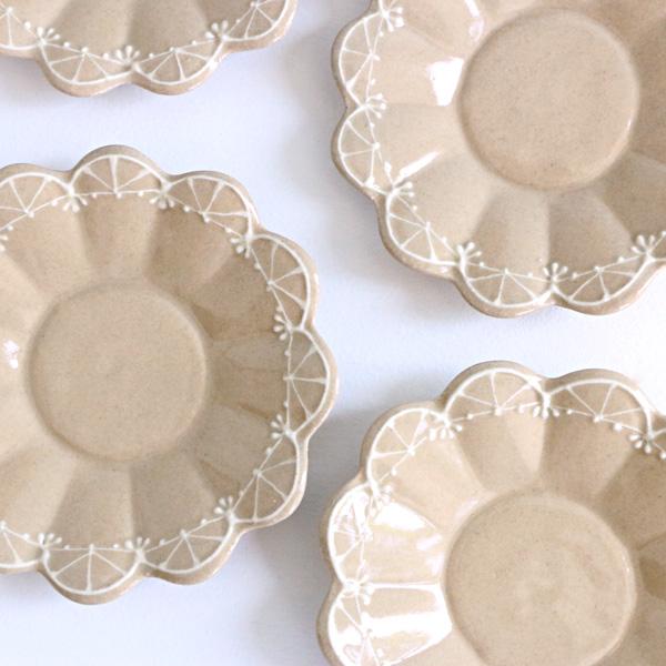 よしざわ窯 益子焼 レース模様のマーガレット小皿 022 T1642 Tourbillonヤフーショップ 通販 Yahoo ショッピング