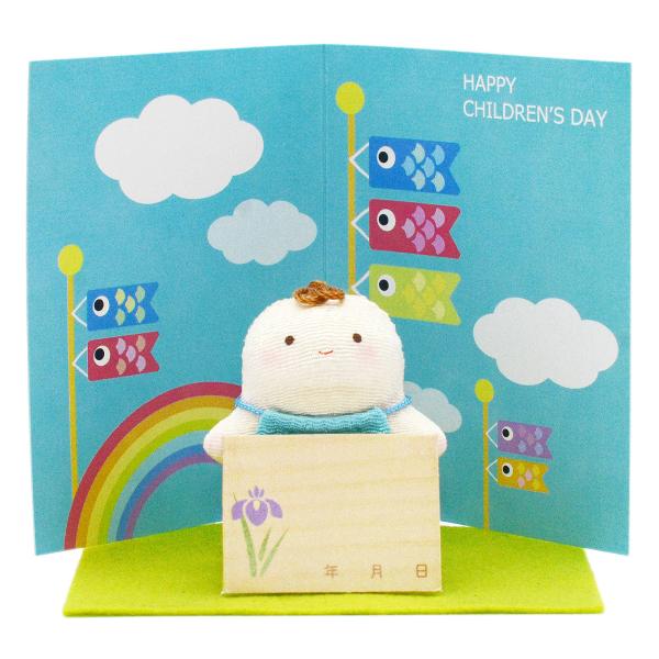 節句の記念に最適な、赤ちゃんの卓上マスコット飾り。屏風と敷物付属。ボードには [お名前・生年月日] あるいは [メッセージと記入日] をご記入いただけます。身長や体重を記入して成長記録にも。使い方は工夫しだい。素材：レーヨンちりめん、紙（屏...