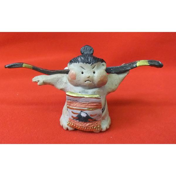 作陶家が心を込めて創る縁起と癒しの置物たち細川智晴作お相撲さんシリーズ（力士　弓取り式)サイズ：高さ7.3×幅13.3×奥行5cm※人形一体の価格です。