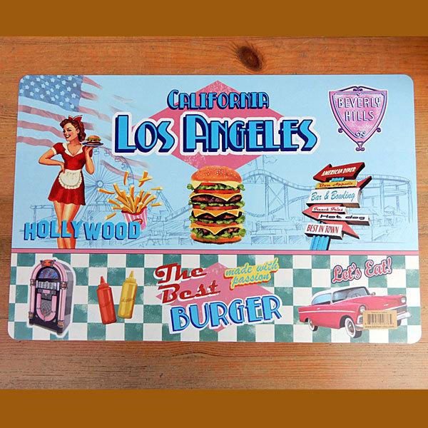 LAのファストフード店を連想させるデザインのシリーズです！こちらはテーブルマットとなります。裏面も同じデザインになっているので両面使えて長持ちします！素材がポリプロピレンなので食べこぼしもサッと拭き取れ丸洗いもOK出来ます！！他にもエプロン...