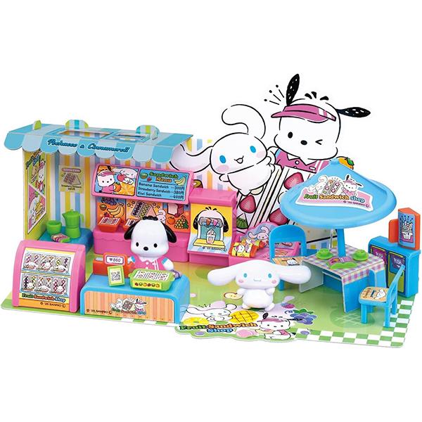 ポチャッコとシナモロールのフツールサンドをモチーフにしたミニチュアショップです。レジカウンターでお店屋さんごっこをしたり、イートインスペースでカフェごっこを楽しむことができます。フルーツサンドボックスや、カップ、メニュー表など小物がたくさん...