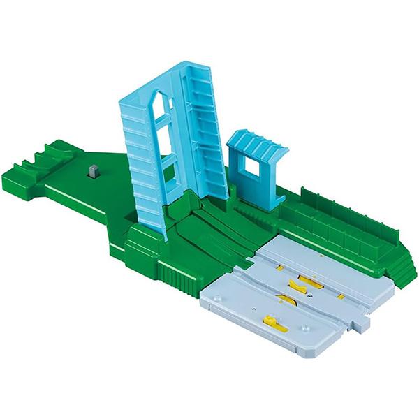 車両の力で情景が動き出す！アクションタウンの大きなはね橋が登場！車両がはね橋に到着すると自動で橋がさがる！通過後は自動であがる！付属のギヤアクションレールは1／2直線レールサイズでレイアウトも組みやすい！キミだけの動き出す街を作ろう！ギヤア...