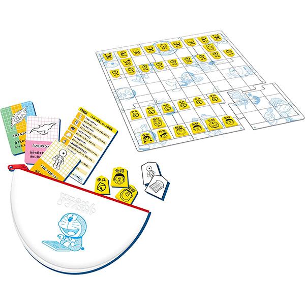 サバンナ高橋さん考案の、ひみつ道具カードを使った新ルールでも遊べるドラえもんの将棋だよ！効果の違う16種類の「ひみつ道具カード」を上手に使って、今まで勝てなかった相手にも勝っちゃおう！もちろん通常の将棋としても遊べます。遊び終わったら四次元...