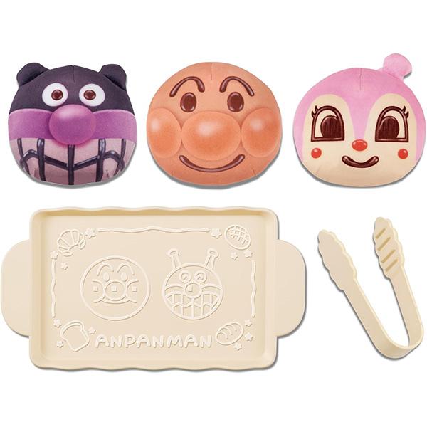 はじめてのおみせやさんごっこ！もちもちふわふわのやわらかいパンをトングでつかみ、トレイにのせて　「はい、ど〜ぞ！」お子さまとはじめてのごっこ遊びで親子で楽しくコミュニケーション♪もちもちふわふわ素材のやわらかいパンのぬいぐるみ♪細かいパーツ...