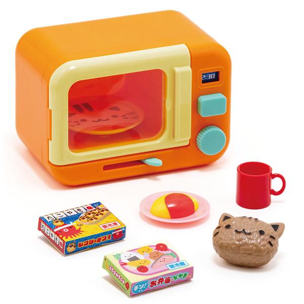 チン！と鳴って本格的♪ 楽しく遊べるレンジセット！レバーを動かすとターンテーブルがくるくる回って、「チン！」とお知らせ音が鳴る本格仕様！ボタンを押すと窓の中の数字が変わり、ダイヤルもくるくる回せるので、まるで本物のレンジのようなおままごとが...