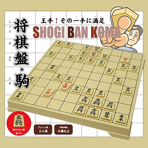 将棋盤フルセット （将棋盤 こま 袋付きセット）お子様からご年配の方まで手軽に楽しむことができる将棋盤セットです♪持ちやすく遊びやすい駒サイズ！駒専用の保存袋がついているので、駒をなくしにくく持ち運びにも最適です。【セット内容】ゲーム盤・駒...