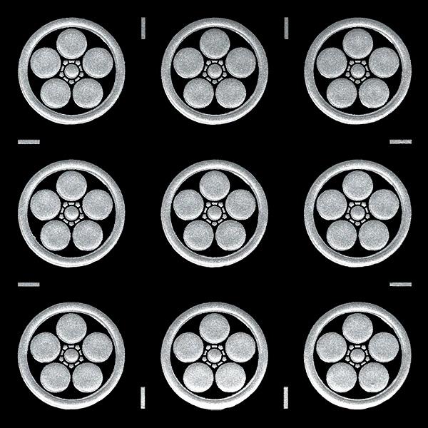 家紋 蒔絵シール 家紋ステッカー 「 丸に梅鉢」 銀 15mm 9個付 : TOYO
