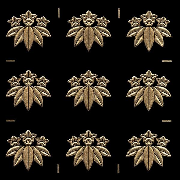 ■日本製■柄サイズ　W1.5cm×H1.5cm家紋の柄のみが残るタイプのステッカーです。貼り付けかんたん、他に類を見ない質感と輝き、抜群の耐久性と粘着力！ご要望の多かった小さめのサイズが登場しました！笹古来「松竹梅」と賞されるように竹はめで...