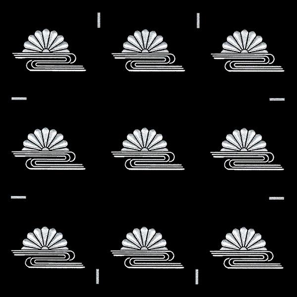 ■日本製■柄サイズ　W1.5cm×H1.5cm家紋の柄のみが残るタイプのステッカーです。貼り付けかんたん、他に類を見ない質感と輝き、抜群の耐久性と粘着力！ご要望の多かった小さめのサイズが登場しました！菊 均整のとれた美しい花弁、さわやかな気...