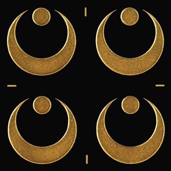 家紋 蒔絵シール 家紋ステッカー 真向き月に星 金 24mm 4個付 Kamon24 159 Gd Toyo Labo 通販 Yahoo ショッピング