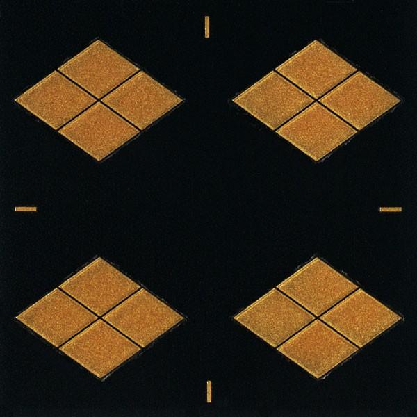 ■日本製■柄サイズ　W2.4cm×H2.4cm家紋の柄のみが残るタイプのステッカーです。貼り付けかんたん、他に類を見ない質感と輝き、抜群の耐久性と粘着力！ご要望の多かった小さめのサイズが登場しました！菱 菱の語源についてはヒシの実（沼に自生...