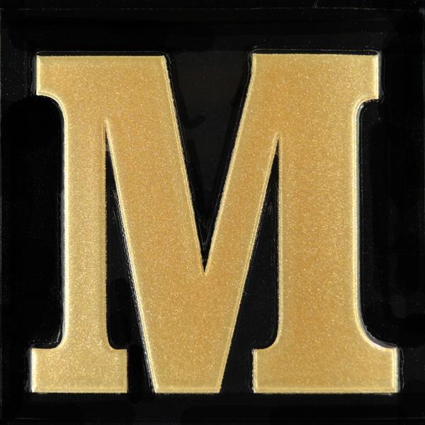 ー詳細ー■シールサイズ　横35mm x 縦35mm ■柄サイズ　横30mm x 縦30mmに収まるサイズ ※サイズについて詳しくは商品画像をご覧下さい。■生産国　　　　日本 シンプルなイニシャルの蒔絵シールです。スマートフォンや小物のワンポ...