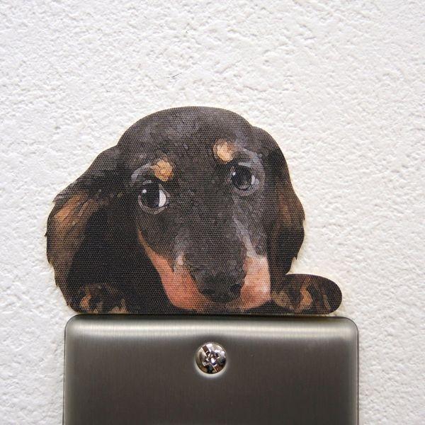 ■日本製■シールサイズ　縦 5 cm  x  横 7.1 cm電気のスイッチまわり、棚の上、トイレの壁など毎日何気なく見ている場所にストーリーを生み出すことができるウォールステッカーです。従来のシールのようにテカテカ反射することが無いファブ...