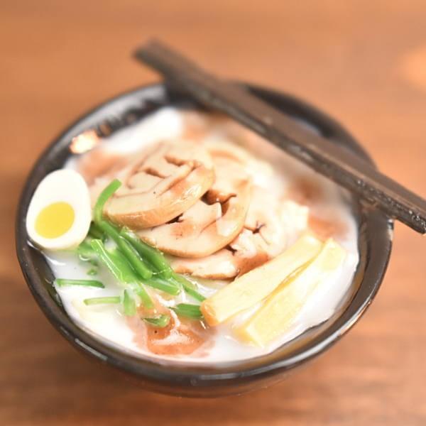 ▼この商品は【ミニチュアフード タイのうどんシリーズ [SM-FUD06]】です。1/12スケールのミニチュア ドールハウス用の小物です。海外輸入商品の為、塗装などにムラがある場合がございますのでご了承ください。ミニチュアタイのうどんシリー...