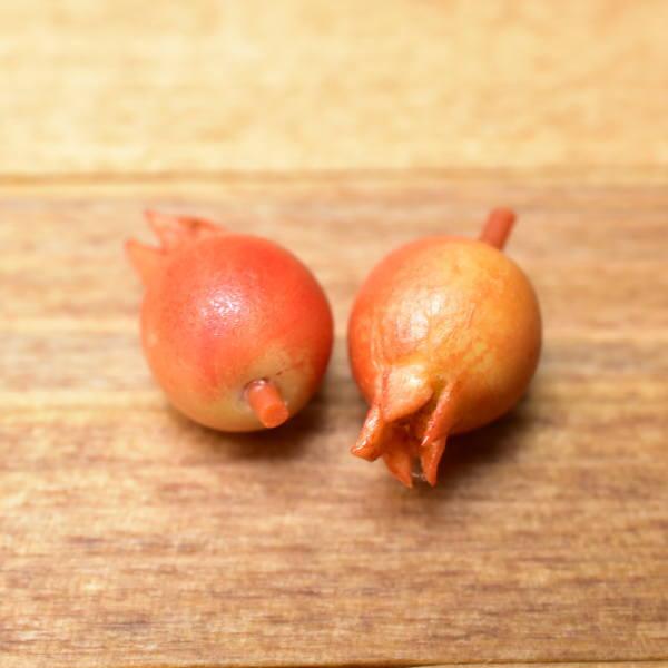 ▼この商品は【ミニチュアフード 果物シリーズ 【ザクロ [LF5] 2個セット】 (1/12スケール) [m-s]【SM】】です。1/12スケールのミニチュアフードです。ハンドメイドの為、大きさなどに個体差ある場合がございますのでご了承くだ...