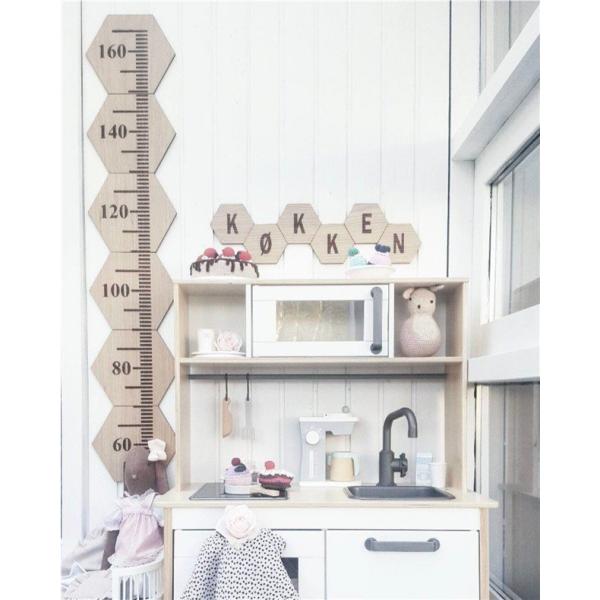 ■INSに大ヒット！おしゃれな北欧風の木製壁掛け身長計！■お子様の成長記録や、子ども部屋のインテリアにお勧めです。■0cmから160cmまでの目盛り付きで子供の成長を楽しみながら測れます！■出産のお祝いやお誕生日祝いのプレゼントにも最適！■...