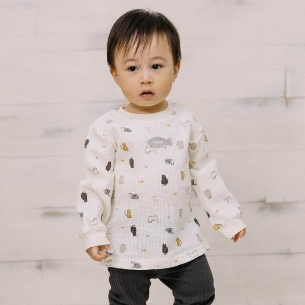 #2025Baby×Pet1010 【トイザらス・ベビーザらス限定】ペット＆ベビーリンクコーデcollection初登場！ネコちゃんさがら刺繍と総柄がそれぞれかわいい長袖Ｔシャツです。猫用スタイ・ウエアと柄がリンクしてるので、ペットとリンク...