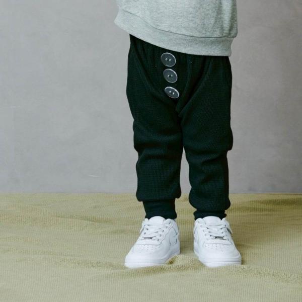 ,#00003699 【ローリーズファームベビー】 ワッフルロングパンツローリーズファームとベビザラスの初のコラボアイテム【LOWRYS FARM BABY】柔らかく伸縮性があり、動きやすさ抜群。大きいボタンがポイントのデザインで日々コーデ...