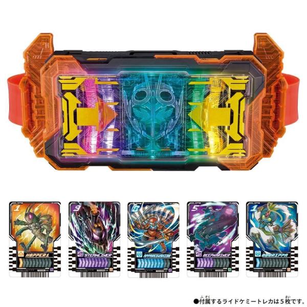 ,,#20251215siteoffitems 『仮面ライダーガッチャード』より、2枚のカードで変身！「変身ベルト DXガッチャードライバー」が登場！2枚のカード「ライドケミートレカ」を左右のスロットにセットすると、カード名と変身待機音が発...