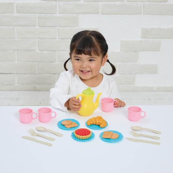 , あなただけの”マイストーリー”子どもたちの日常は興味や好奇心でいっぱいです。空想いっぱいの世界の中で何かになりきり、想像力を膨らまして遊びながら学び、たくさんの能力を身につけていきます。