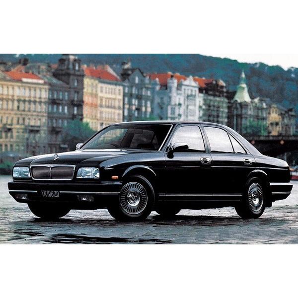 アオシマ 1/24 y32 シーマ プラモデル 完成品