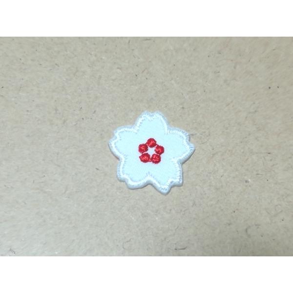 縁取り刺繍桜の花ワッペン/ホワイト・白朱