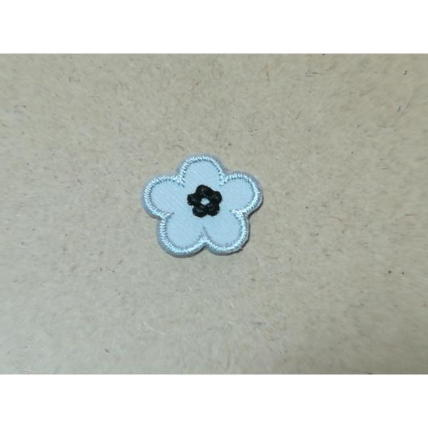 縁取り刺繍梅の花ワッペン/ライトグレー・灰色