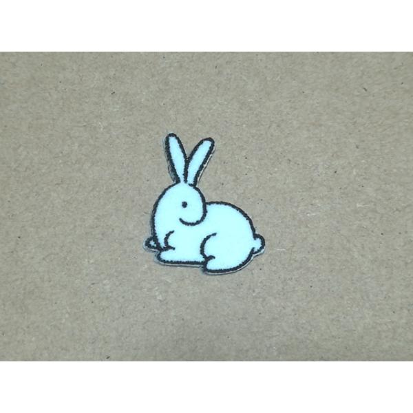 座るうさぎの刺繍ワッペン/干支卯 ウサギ 兎
