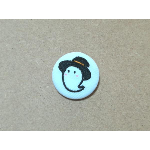 アクセサリー/ハロウィンかわいいおばけ刺繍入りくるみボタン27mm/ヘアゴム・ピンバッジ・キーバッグリング