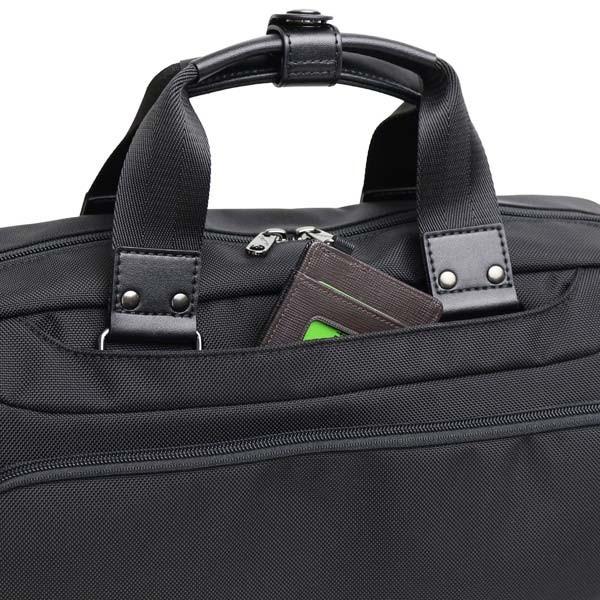 前面上部のポケット