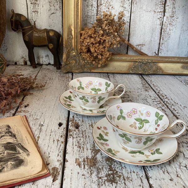 新品ヴィンテージウェッジウッドワイルドストロベリーペアティーカップ