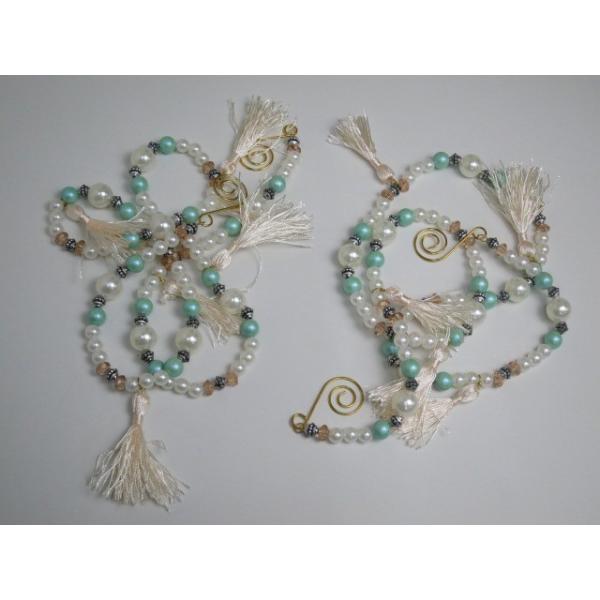 繊細で可愛いビーズやリボンを使った、女性好みのガーランド。タッセル、リボン、ビーズ、パール、女性の心を掴むモチーフでいっぱい。エレガントで上品な雰囲気に心が躍ります♪２本セットなので、そのまま壁に飾ったり、ツリーやグリーンに巻き付けて飾った...