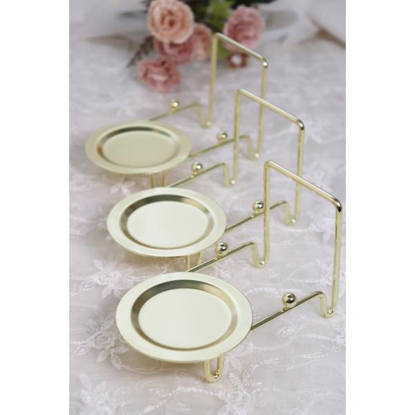 カップ＆ソーサーよりを美しく見せてくれる専用スタンドです。後ろにソーサーを立て、前にカップを置きます。素敵なデザインのカップは、使わない時も美しく飾って楽しみたいですよね。飾り棚や食器棚の中でも、スマートに収納できます。サイズ：ｗ7×ｄ12...