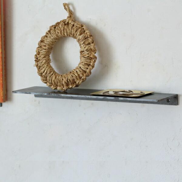 幅:約35cm*奥行:約9cm*高さ:約2.5cm重さ:約1.1kg耐荷重:約5kg材質:鉄 アイアン商品説明ハンドクラフト商品の為、ややラフな作りとなります。鉄素材の雰囲気をそのままに残した加工になります、錆び、加工跡、形・サイズのバラツ...