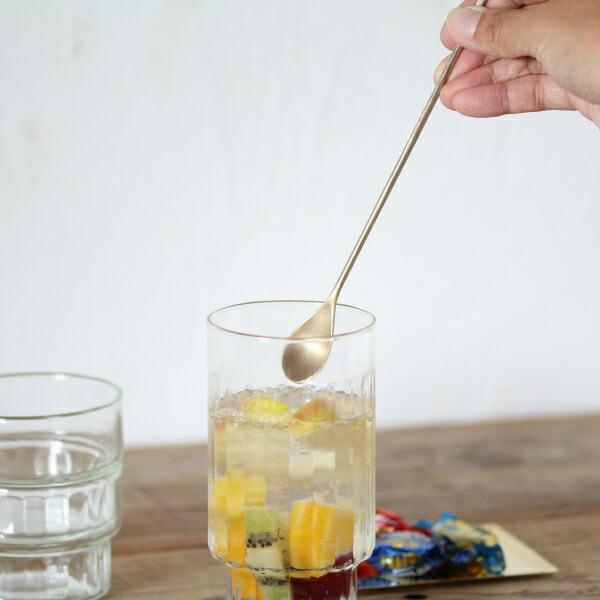 サイズ幅:約21.5cm*奥行:約2cm重さ:約25g材質:真鍮商品説明ハンドクラフト商品の為、ややラフな作りとなります。真鍮特有の黒ずみ、変色などが見られます。定形外郵便:可クリックポスト:可特徴マドラー 真鍮 おしゃれ スプーン ロング 長い