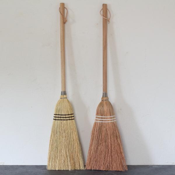 サイズ幅:約15cm*奥行:約4cm*高さ:約70cm ※個体差がありバラツキがございます。重さ:約210g材質:ソルガム(もろこし)商品説明ハンドクラフト商品の為、ややラフな作りとなります。サイズ・形、色目にバラツキがございます。特徴ほう...