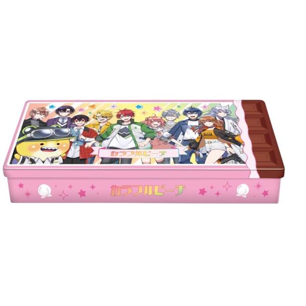■商品説明板チョコをイメージしたデザイン缶に、ゲーム実況グループ「カラフルピーチ」のメンバーデザインが施されたプリントチョコや巻紙チョコなどを詰め合わせました。