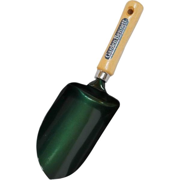 プランターフレンド F-100 　スコップは鉄製に塗装です。土止め付なので、作業中の土のこぼれを防ぎます。＊サイズ＊全長３1５ミリ スコップ幅100×奥行２１０ミリX深さ5０ミリ木柄約１３５ミリｘ約２７ミリ　＊重さ　２４０ｇ２F-ヂく３1B...