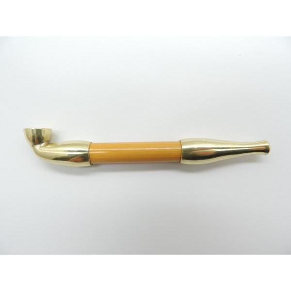 ・吸い口とガン首は真鍮、真ん中は竹です。・数少ない（今は日本で一人？）職人の伝統手作りキセルです。・箱などには入っていません、ビニール袋に入っているだけです＜サイズ＞全長９５ミリ　竹の部分３４ミリ　吸い口３４ミリ　ガン首２７ミリ重さ２１ｇ　...